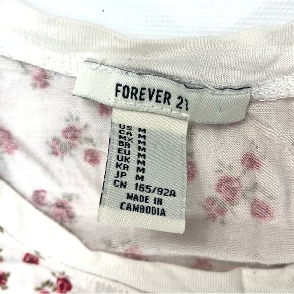 White Ditsy Floral Cropped Tee Shirt - Picture 8 of 8